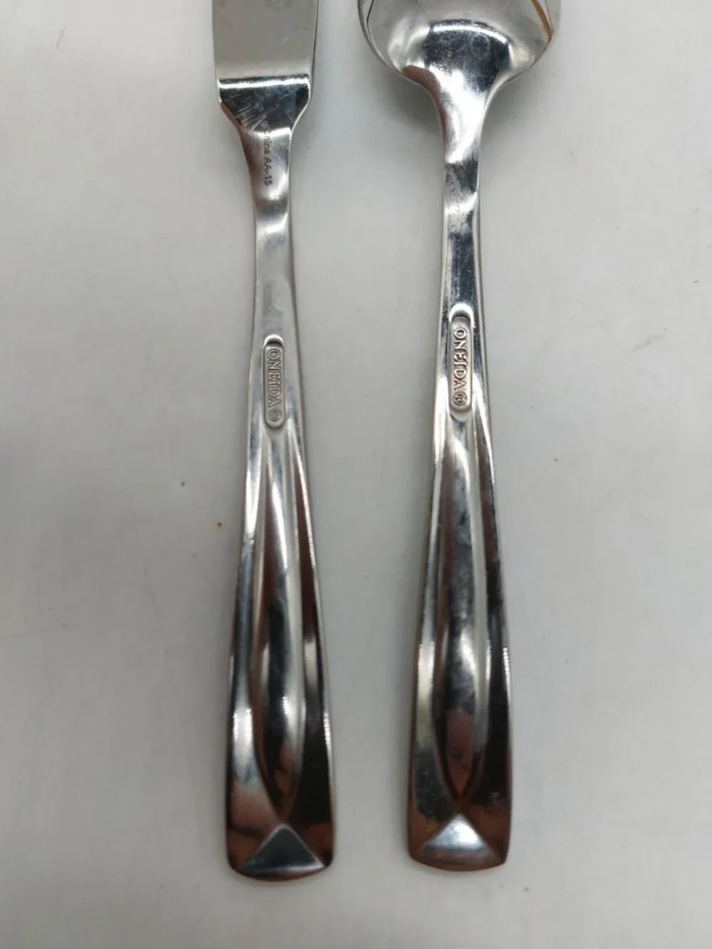 Oneida Butter Knife & Soup Spoon Set Of 2